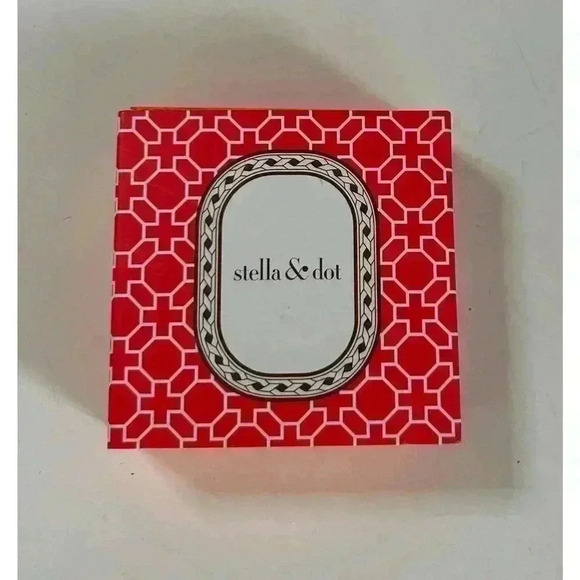 BNIB Stella and Dot Duchess Studs - Picture 11 of 11